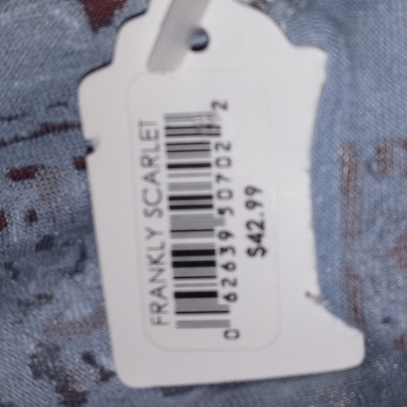 beautifully designed shawl light material - Picture 4 of 4